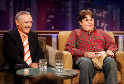 Dennis Hopper and Andy Milonakis at event of Jimmy Kimmel Live! (2003)