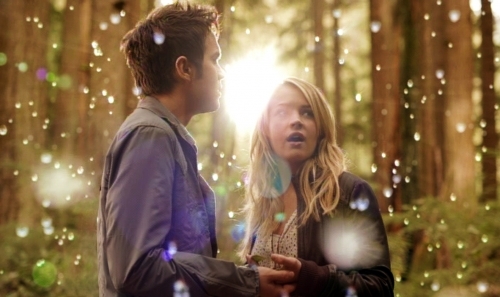 Still of Thomas Dekker and Britt Robertson in The Secret Circle (2011)