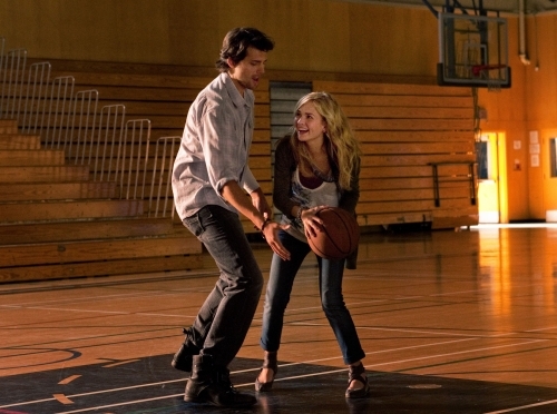 Still of Kristoffer Polaha and Britt Robertson in Life Unexpected (2010)