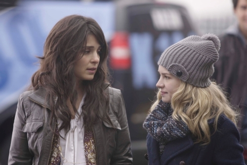 Still of Shiri Appleby and Britt Robertson in Life Unexpected (2010)