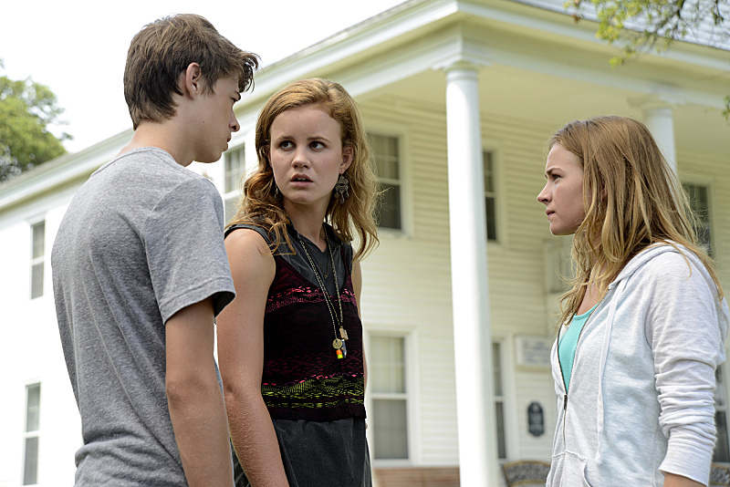 Still of Colin Ford, Britt Robertson and Mackenzie Lintz in Under the Dome (2013)