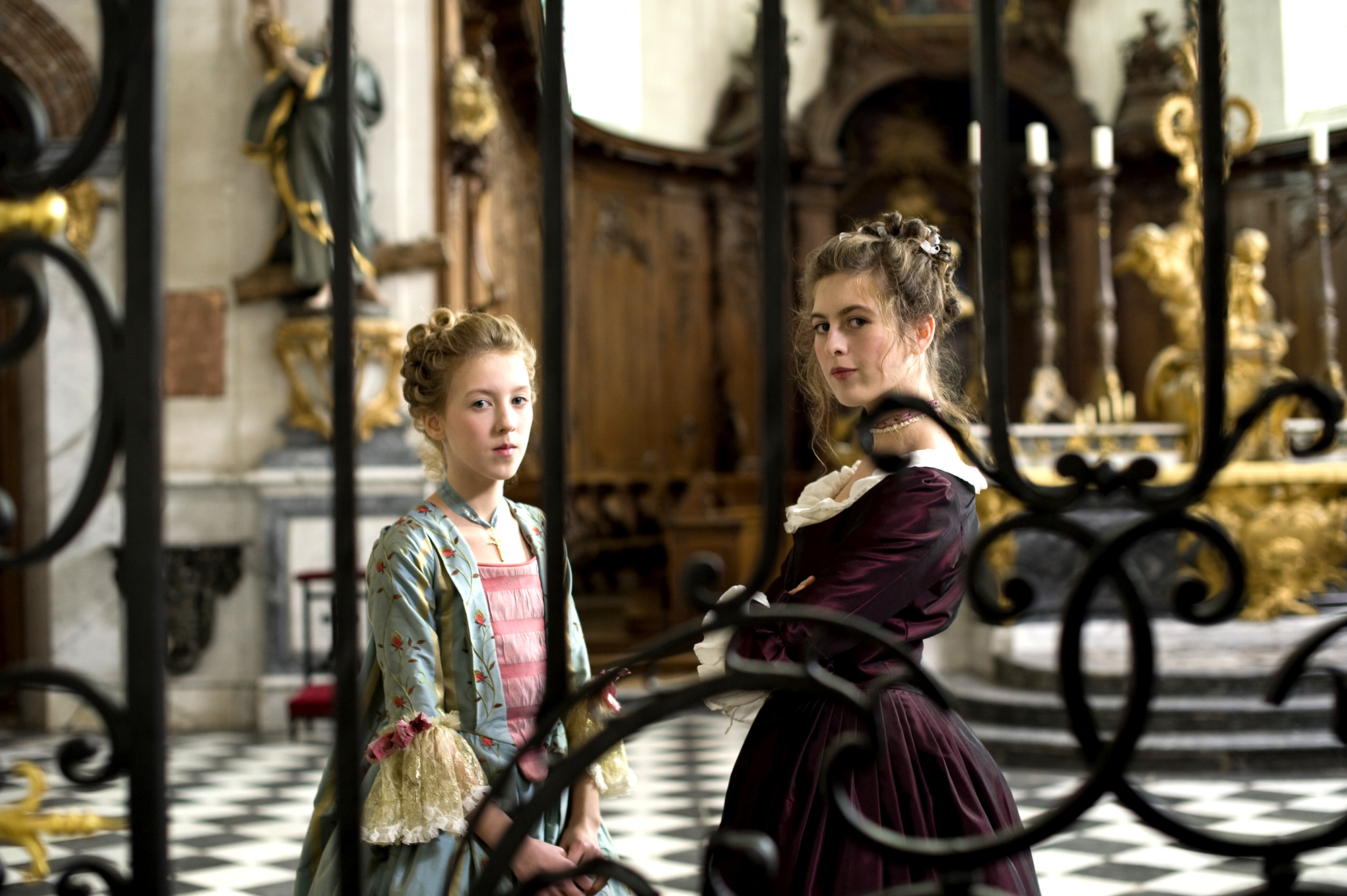 Still of Lisa Féret and Marie Féret in Nannerl, la soeur de Mozart (2010)