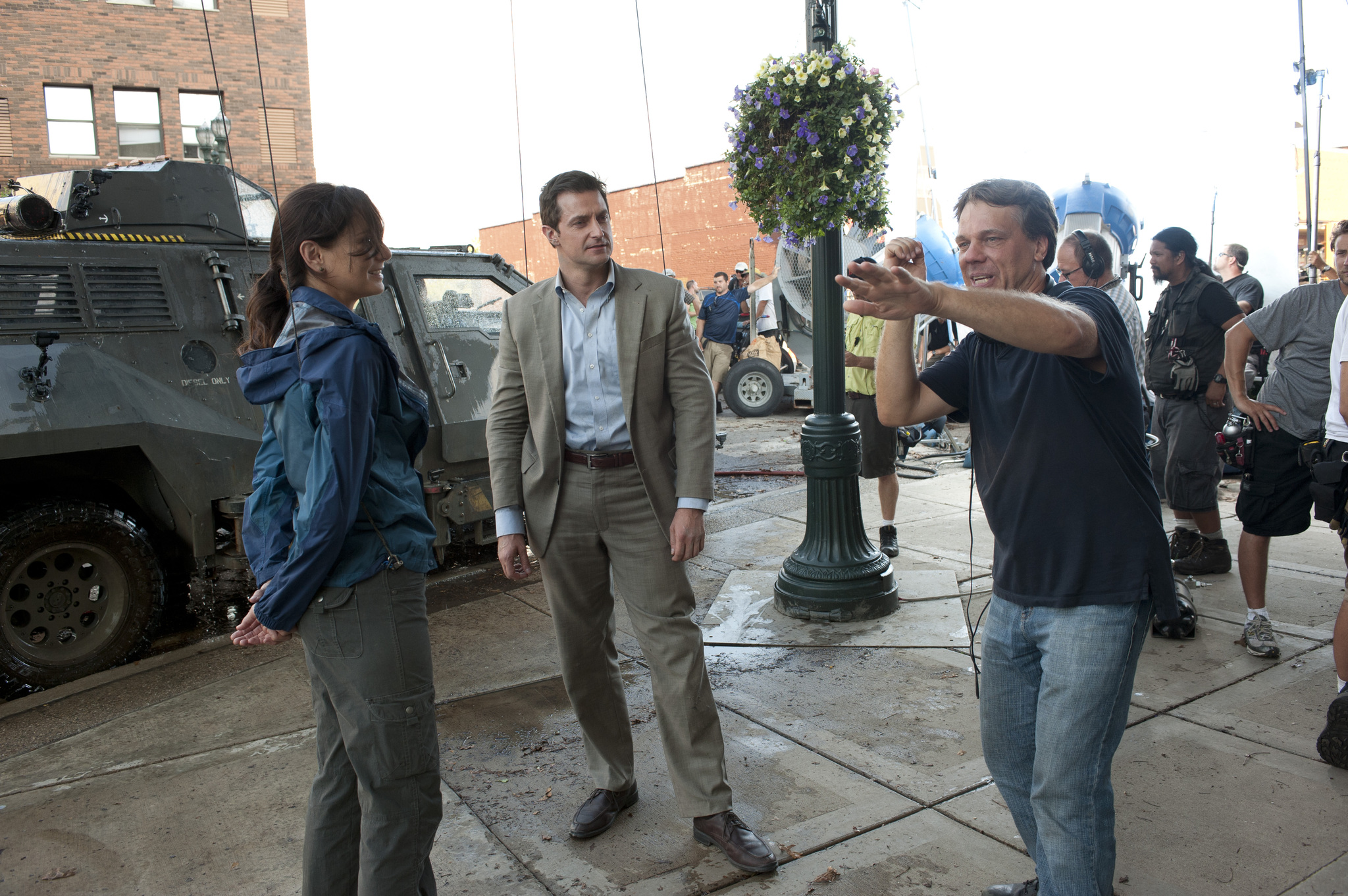 Richard Armitage, Steven Quale and Sarah Wayne Callies in Into the Storm (2014)