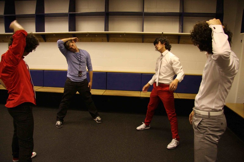 2007 Best of Both Worlds Tour. Paul Becker warming up the Jonas Brothers pre show.