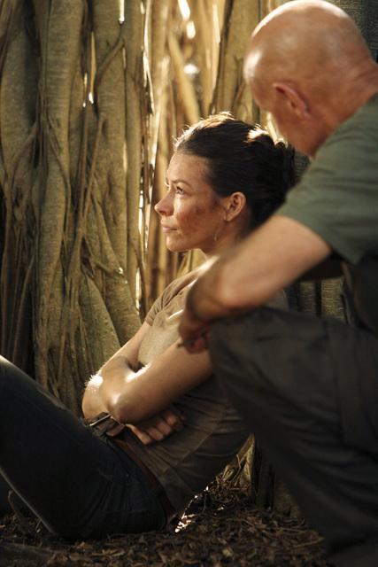 Still of Terry O'Quinn and Evangeline Lilly in Dinge (2004)