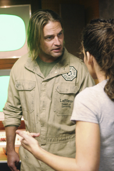 Still of Josh Holloway and Evangeline Lilly in Dinge (2004)