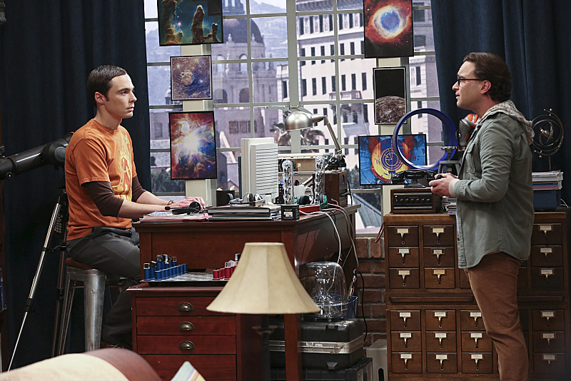 Still of Johnny Galecki and Jim Parsons in Didziojo sprogimo teorija (2007)