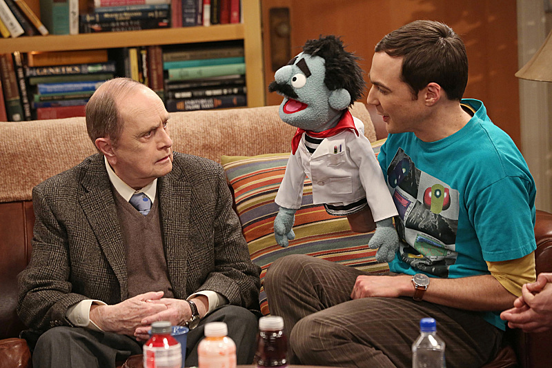 Still of Bob Newhart and Jim Parsons in Didziojo sprogimo teorija (2007)