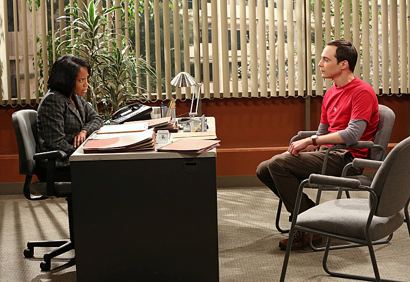 Still of Regina King and Jim Parsons in Didziojo sprogimo teorija (2007)