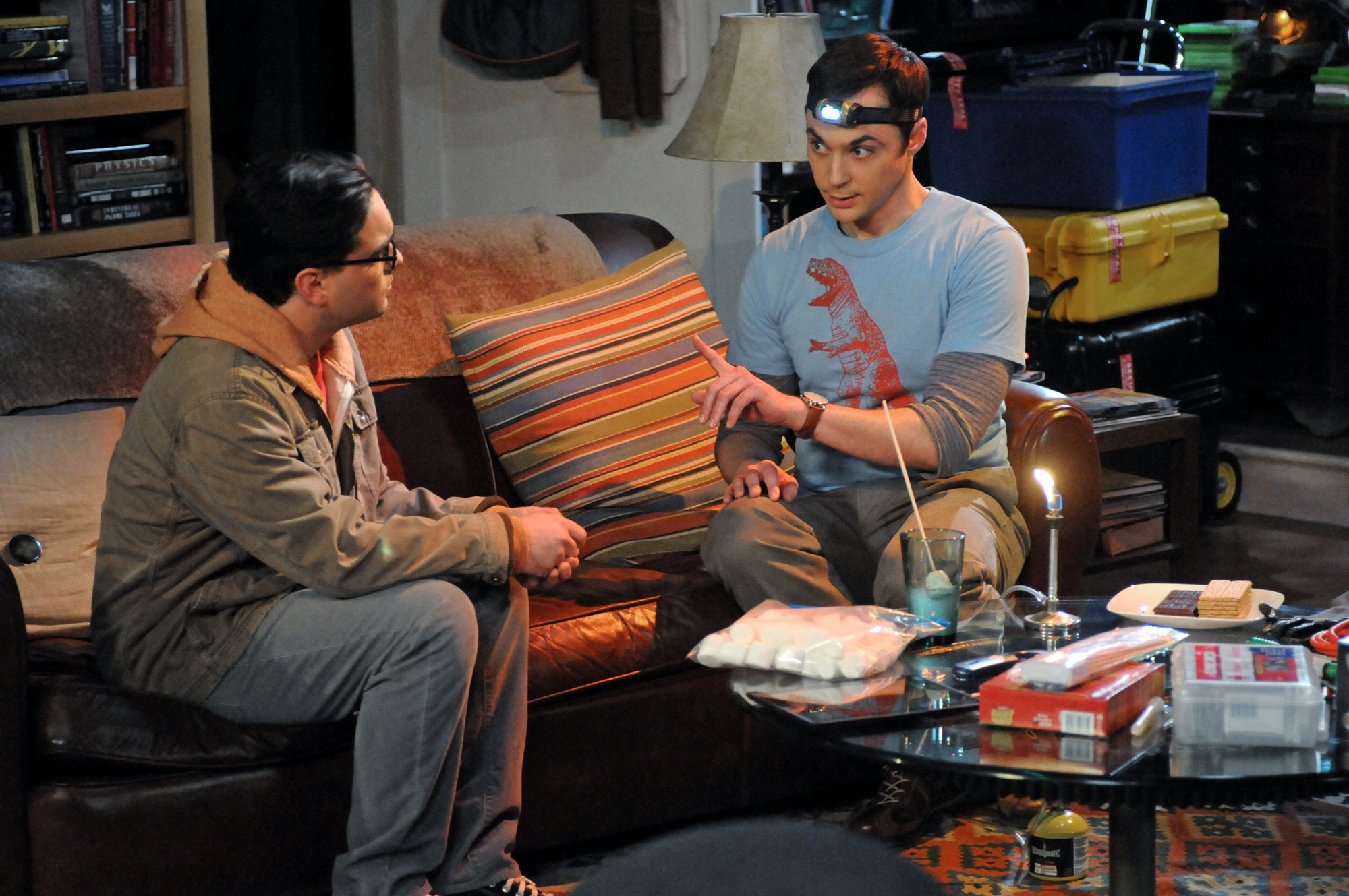 Still of Johnny Galecki and Jim Parsons in Didziojo sprogimo teorija (2007)