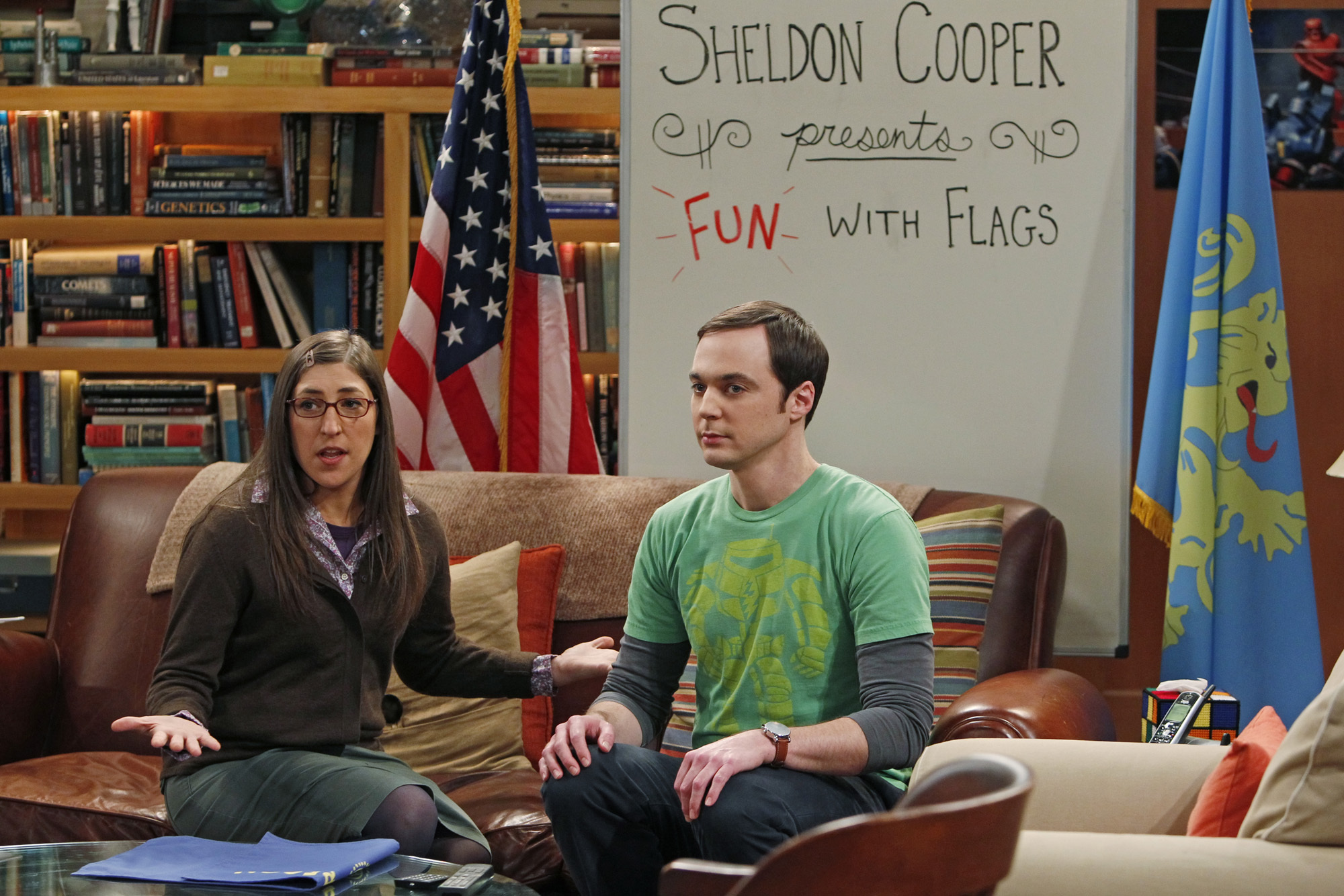 Still of Mayim Bialik and Jim Parsons in Didziojo sprogimo teorija (2007)