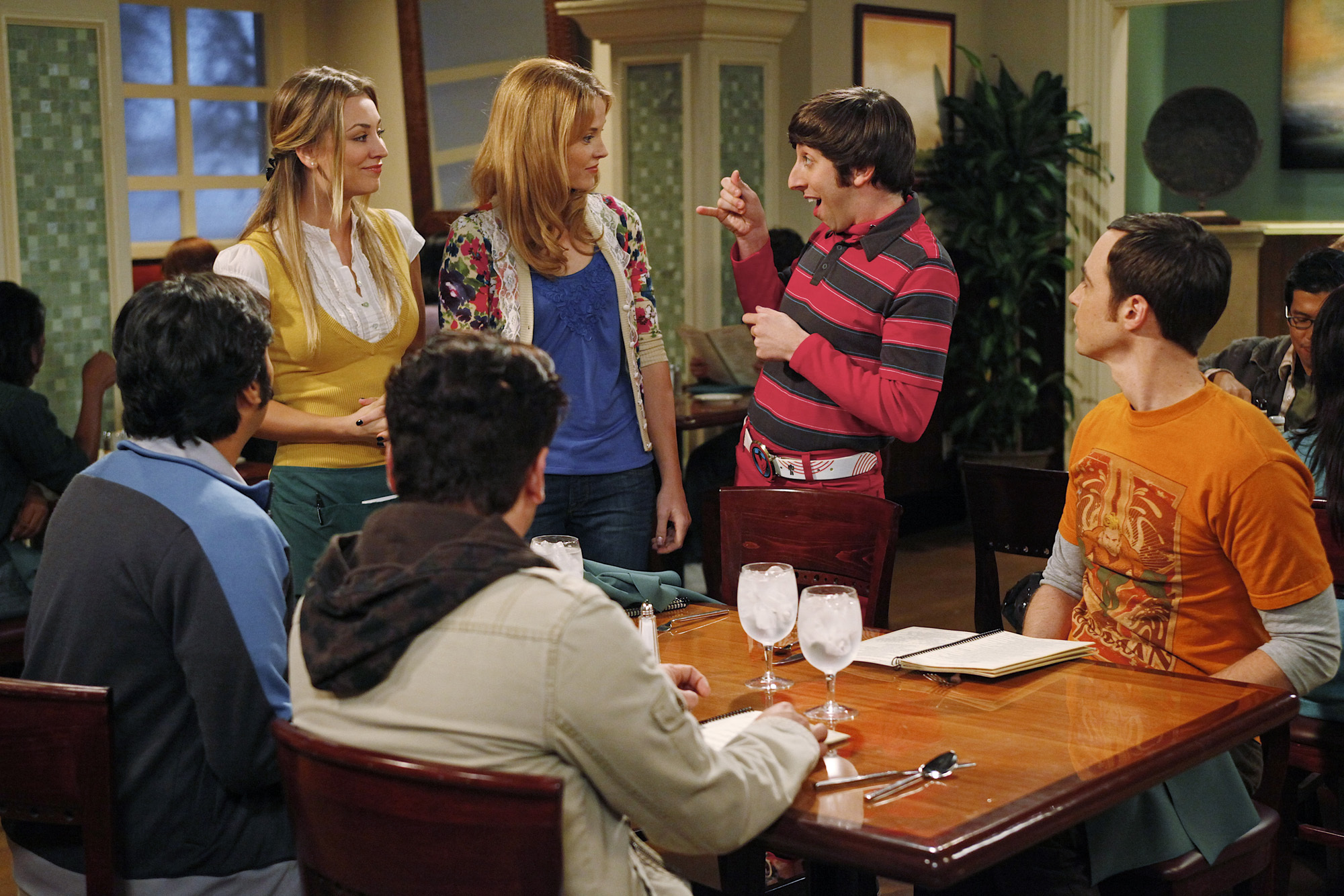 Still of Kaley Cuoco, Simon Helberg, Jim Parsons and Katie Leclerc in Didziojo sprogimo teorija (2007)