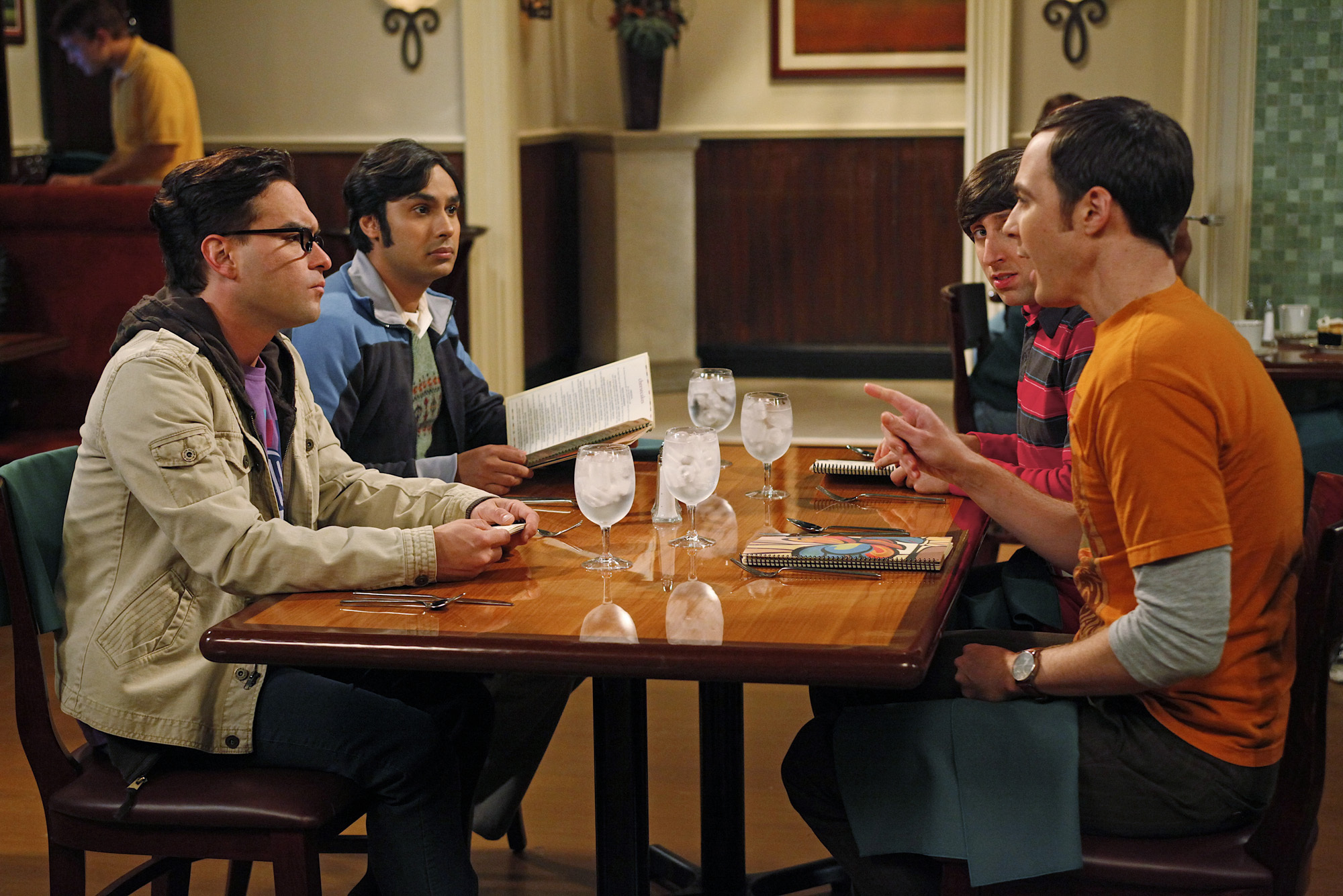 Still of Johnny Galecki, Simon Helberg, Jim Parsons and Kunal Nayyar in Didziojo sprogimo teorija (2007)