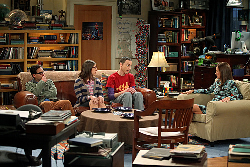 Still of Mayim Bialik, Johnny Galecki, Laurie Metcalf and Jim Parsons in Didziojo sprogimo teorija (2007)