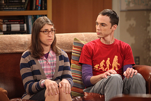 Still of Mayim Bialik and Jim Parsons in Didziojo sprogimo teorija (2007)