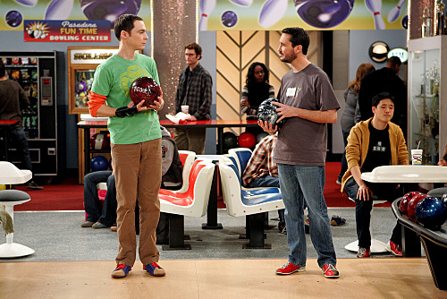 Still of Wil Wheaton and Jim Parsons in Didziojo sprogimo teorija (2007)