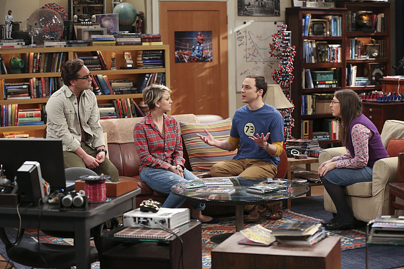 Still of Mayim Bialik, Kaley Cuoco, Johnny Galecki and Jim Parsons in Didziojo sprogimo teorija (2007)