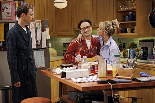 Still of Kaley Cuoco, Johnny Galecki and Jim Parsons in Didziojo sprogimo teorija (2007)