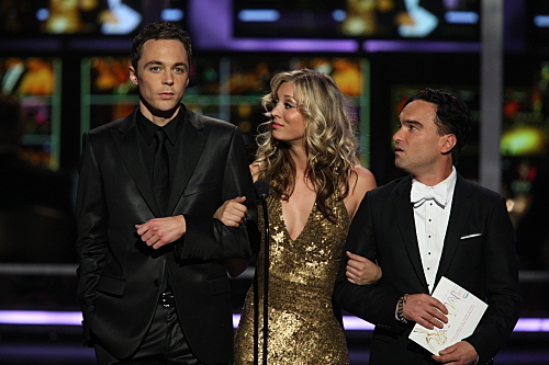Still of Kaley Cuoco, Johnny Galecki and Jim Parsons in The 61st Primetime Emmy Awards (2009)