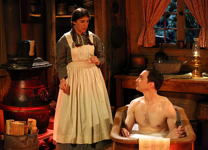 Still of Mayim Bialik and Jim Parsons in Didziojo sprogimo teorija (2007)