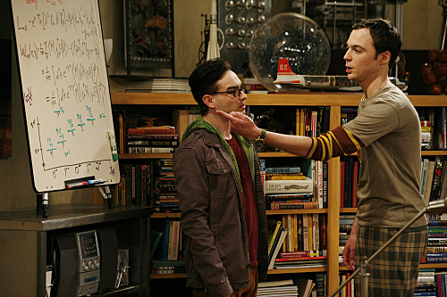 Still of Johnny Galecki and Jim Parsons in Didziojo sprogimo teorija (2007)