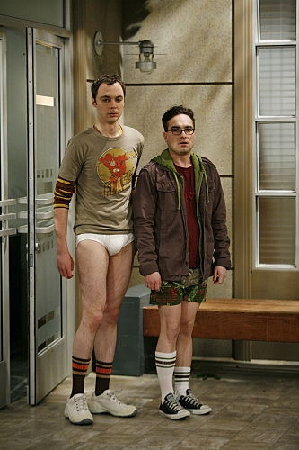 Still of Johnny Galecki and Jim Parsons in Didziojo sprogimo teorija: Pilot (2007)