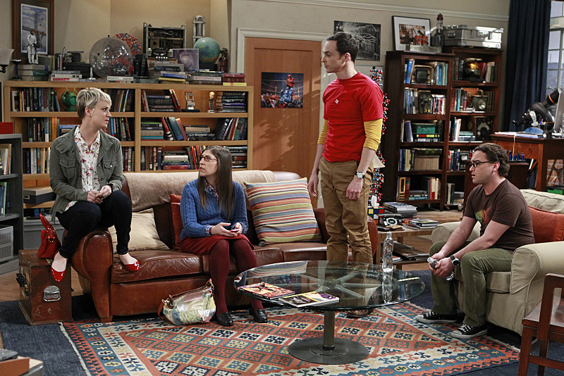 Still of Mayim Bialik, Kaley Cuoco, Johnny Galecki and Jim Parsons in Didziojo sprogimo teorija (2007)