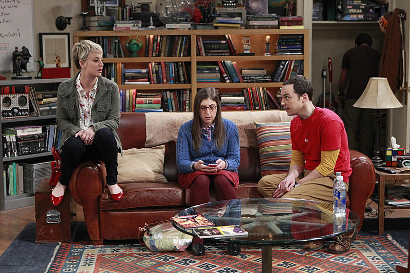 Still of Mayim Bialik, Kaley Cuoco and Jim Parsons in Didziojo sprogimo teorija (2007)