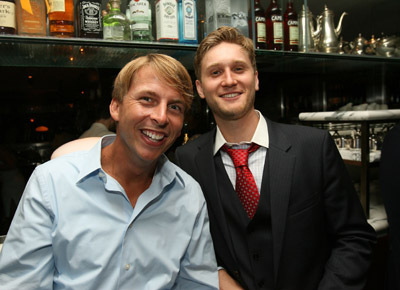 Jack McBrayer and Aaron Staton at event of MAD MEN. Reklamos vilkai (2007)