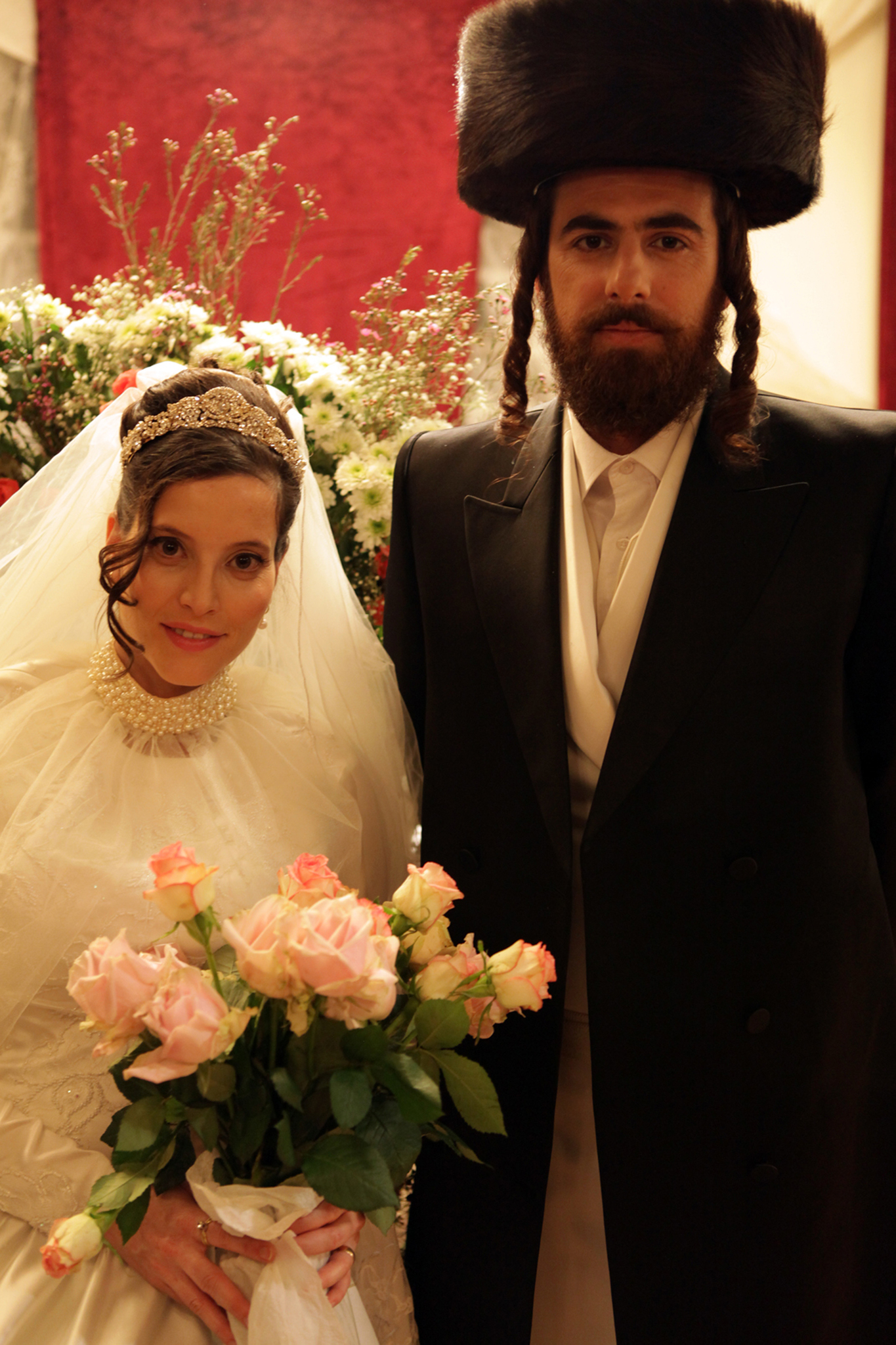 Still of Yiftach Klein and Renana Raz in Lemale et ha'halal (2012)