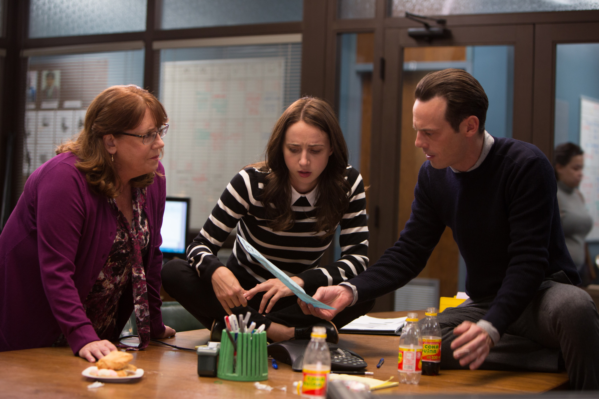 Still of Ann Dowd, Scoot McNairy and Zoe Kazan in Our Brand Is Crisis (2015)