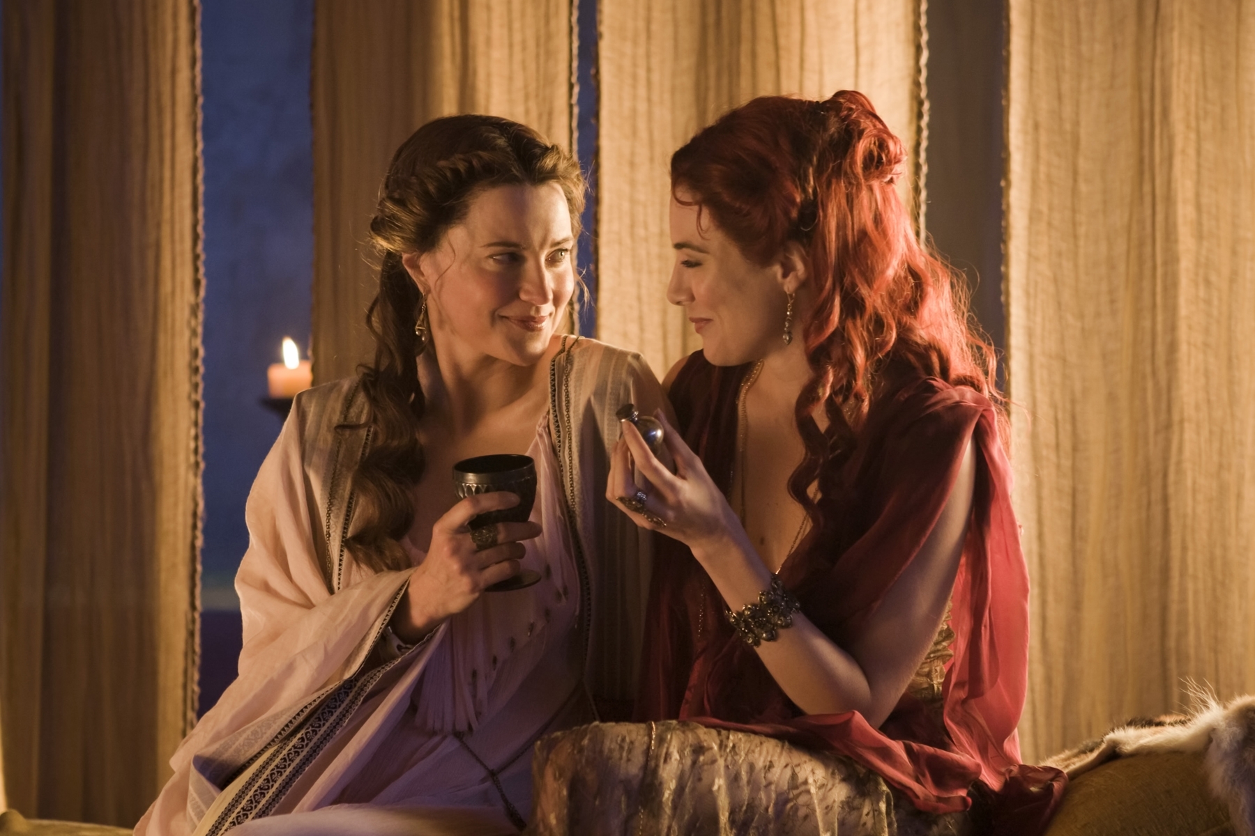 Still of Lucy Lawless and Jaime Murray in Spartacus: Gods of the Arena (2011)