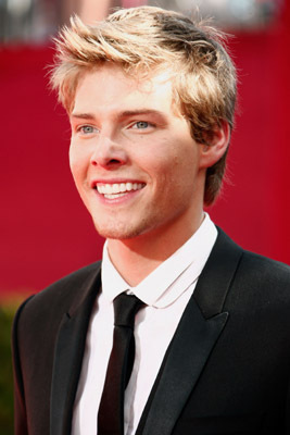 Hunter Parrish at event of The 61st Primetime Emmy Awards (2009)