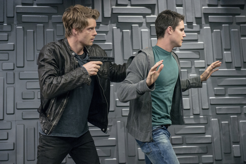 Still of Luke Mitchell and Robbie Amell in The Tomorrow People (2013)