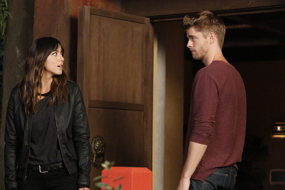 Still of Luke Mitchell and Chloe Bennet in Agents of S.H.I.E.L.D. (2013)