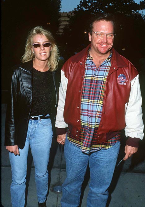 Tom Arnold and Julie Armstrong at event of Jumanji (1995)