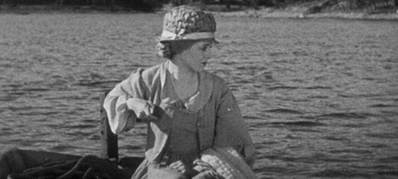 Still of Janet Gaynor in Sunrise: A Song of Two Humans (1927)