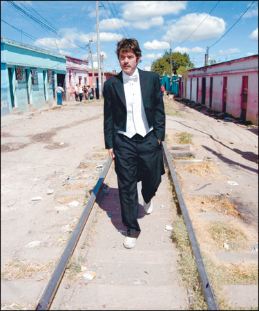 La línea del tren. Ciudad de Guatemala 2004. Personajes de año El Periódico.