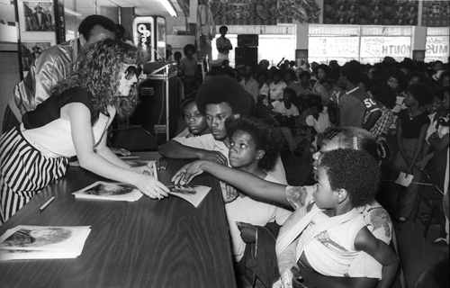 Teena Marie and Alonzo Miller of KACE radio station in Los Angeles at a Freeway Records store sales promotion