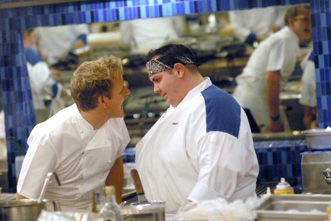 Still of Gordon Ramsay in Hell's Kitchen: 12 Chefs Compete (2009)