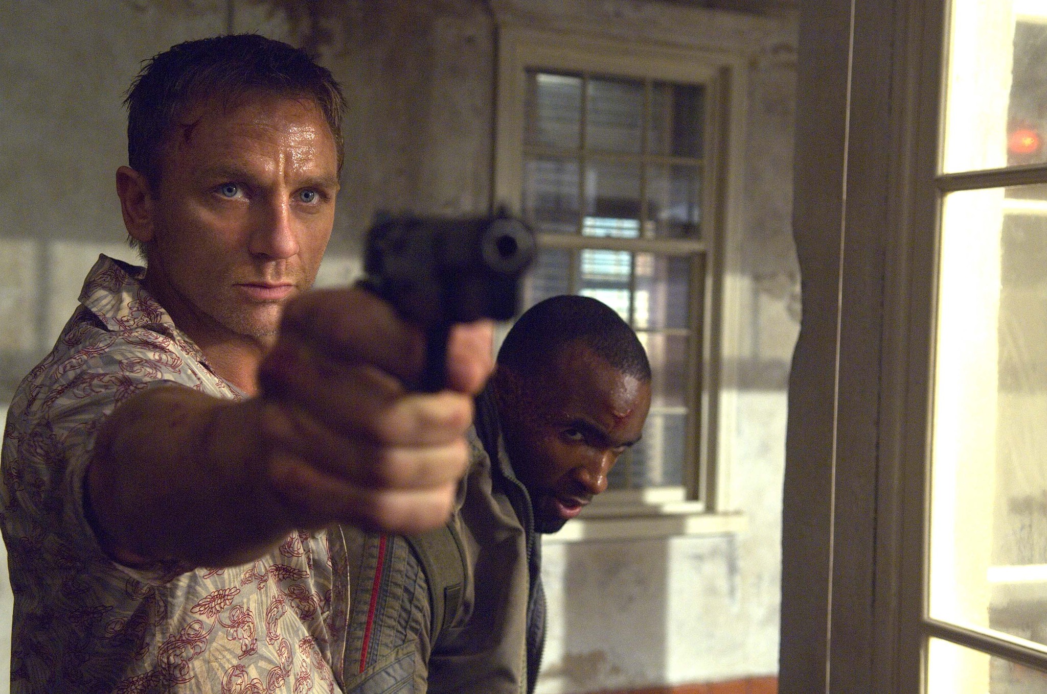 Still of Daniel Craig and Sebastien Foucan in Kazino Royale (2006)