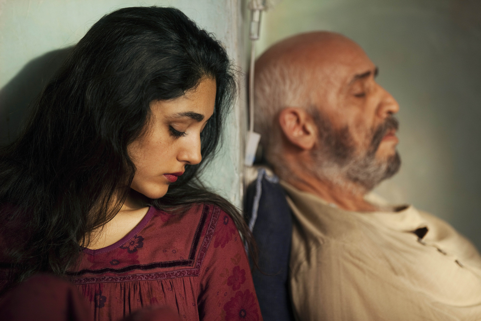 Still of Golshifteh Farahani and Hamid Djavadan in Syngué sabour, pierre de patience (2012)