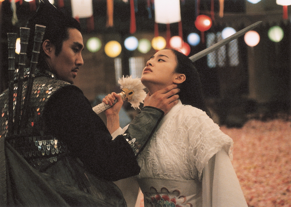 Still of Sang-wook Park and Tae-hee Kim in Joong-cheon (2006)