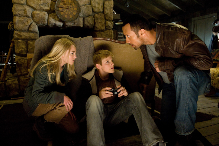 Still of Dwayne Johnson, AnnaSophia Robb and Alexander Ludwig in Race to Witch Mountain (2009)