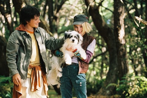 Still of Josh Hutcherson and AnnaSophia Robb in Bridge to Terabithia (2007)