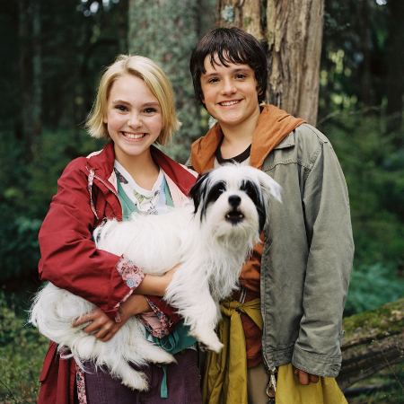 Josh Hutcherson and AnnaSophia Robb in Bridge to Terabithia (2007)