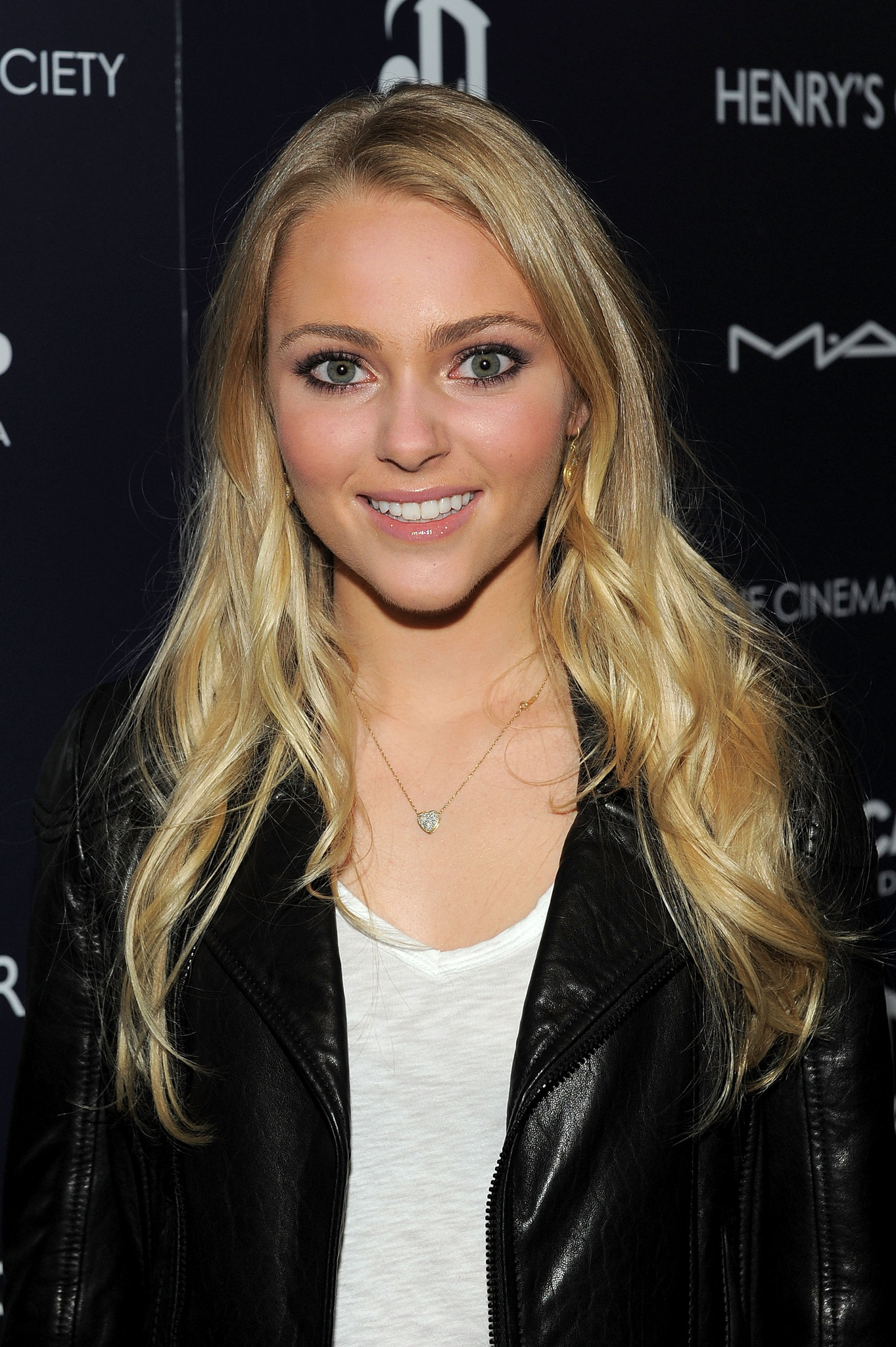 AnnaSophia Robb at event of Henry's Crime (2010)