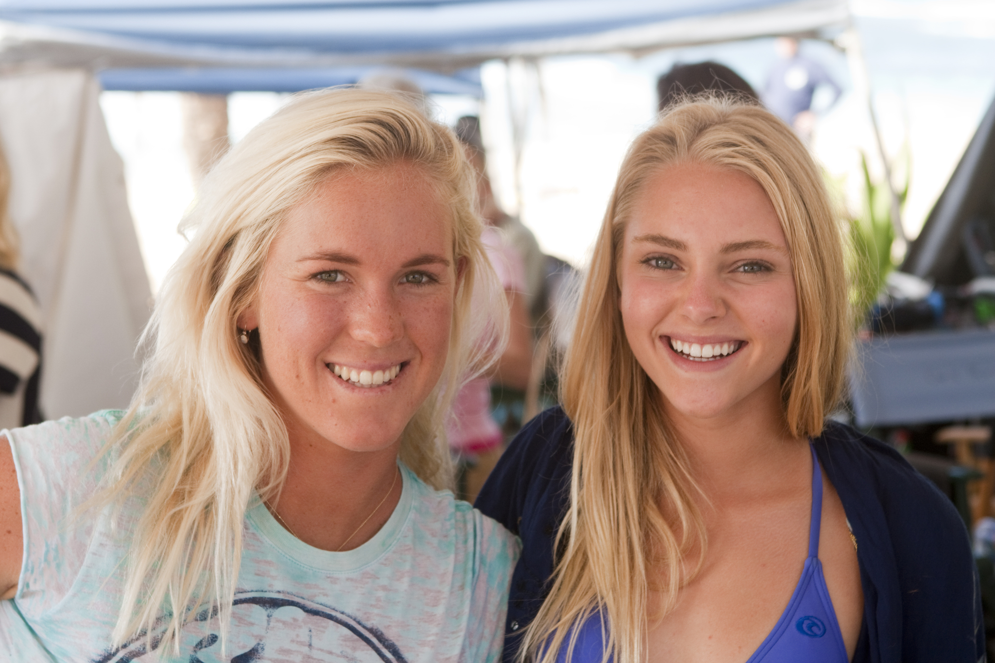 Still of AnnaSophia Robb and Bethany Hamilton in Bangu medziotoja (2011)