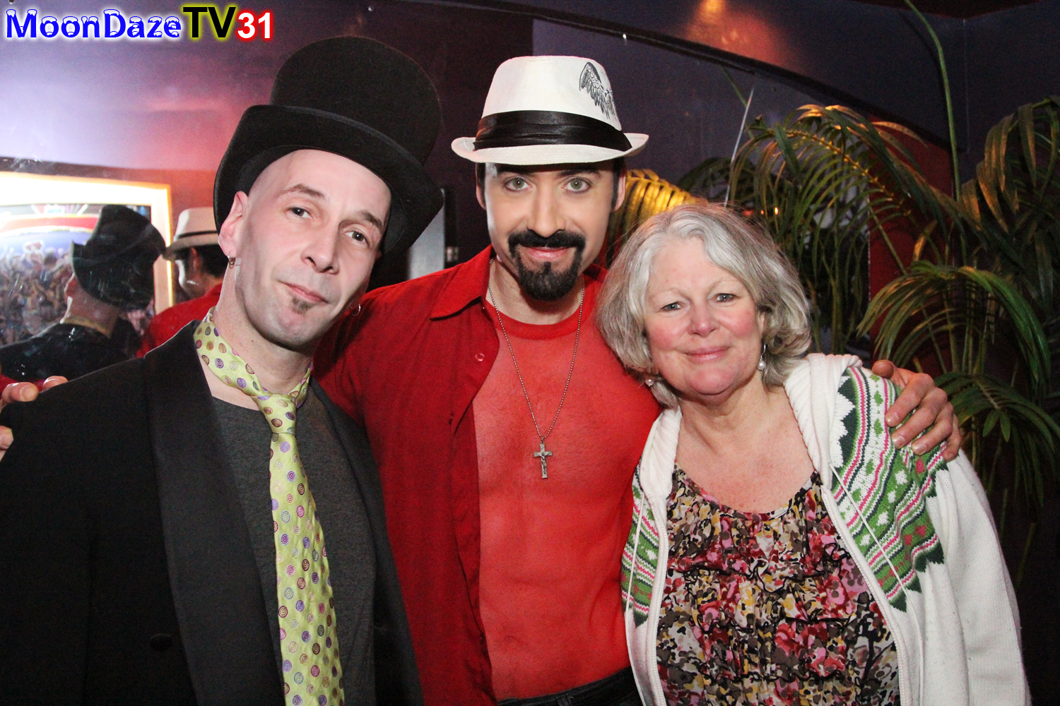 #MoonDazeTV 31 - Gold Dreams Martin Giroux The Stretcher, Breck Stewart and Simone SilverLining