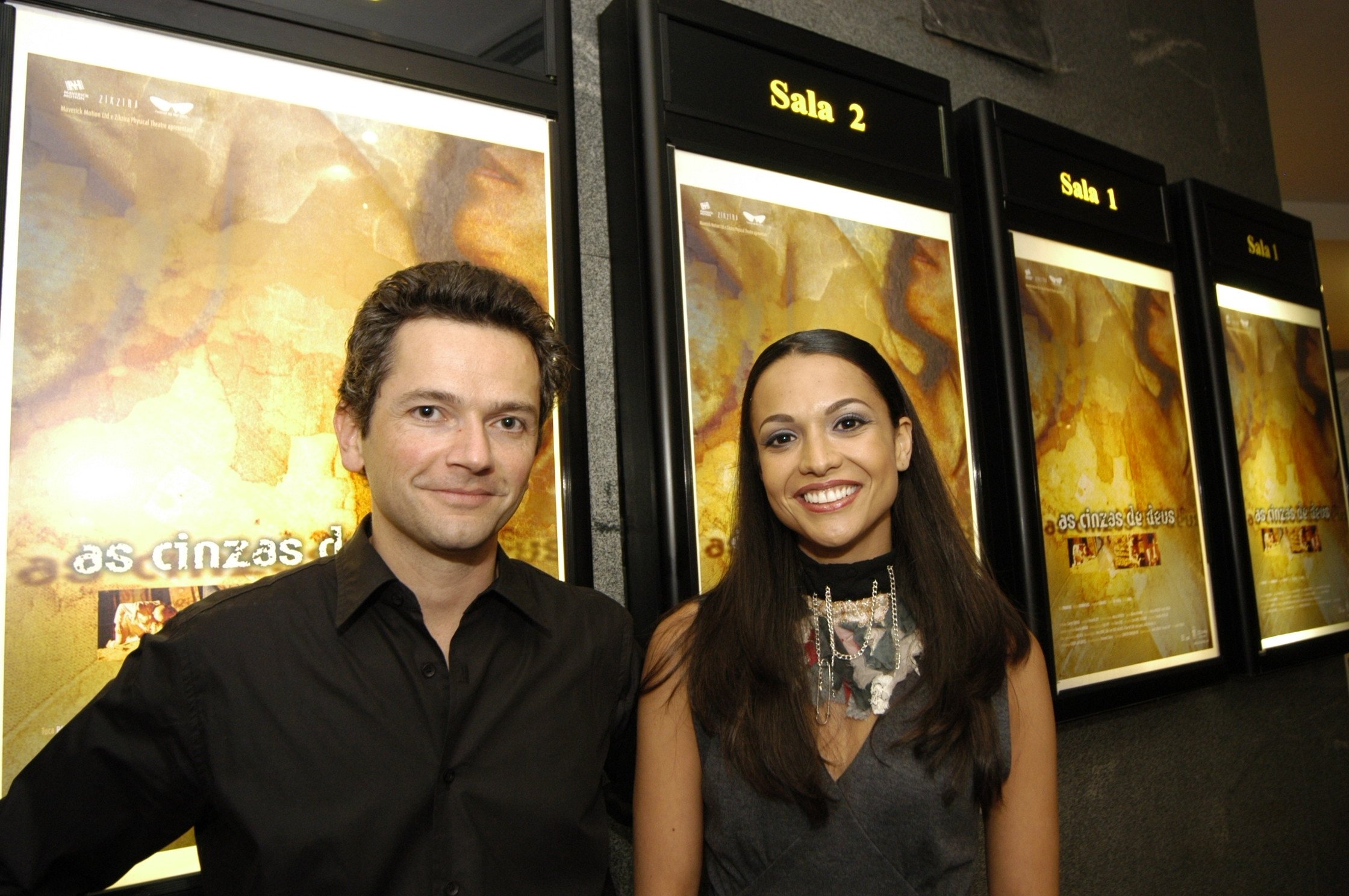 Fernanda Lippi and André Semenza in Ashes of God (2003)